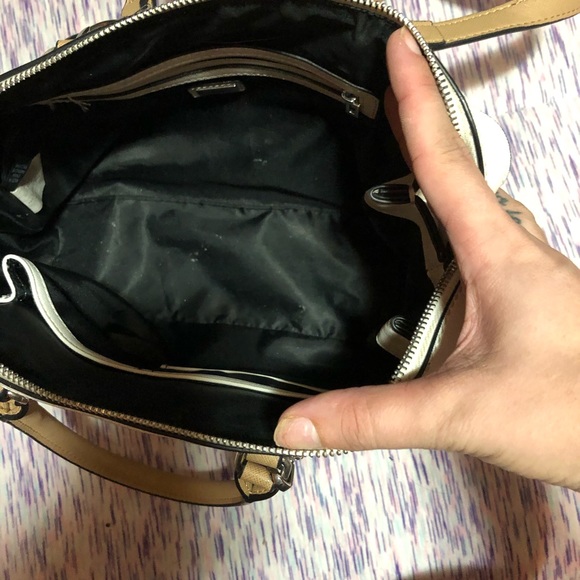 Guess purse - Picture 3 of 3